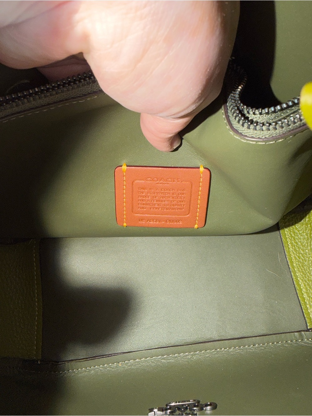 Coach Hadley Pebble Leather Shoulder Bag in Olive Green Rare - Picture 3 of 9